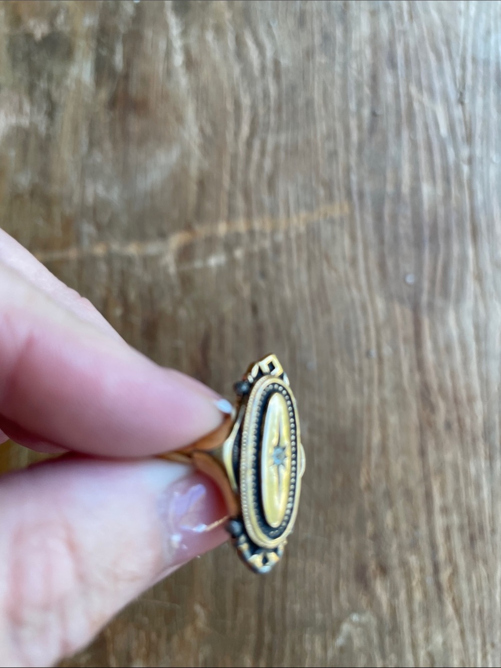 Avon Gold-Tone Oval Starburst Ring with Clear Accent - Picture 5 of 5